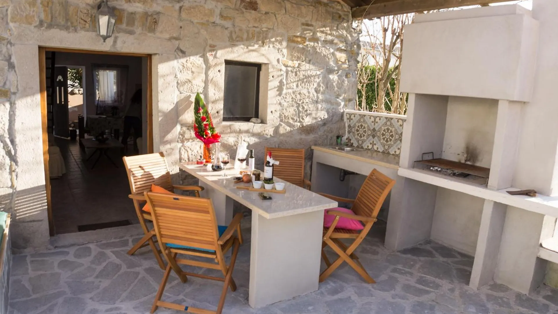 Holiday House Rea With Bbq And Two Terrace Sveti Donat Feriehus